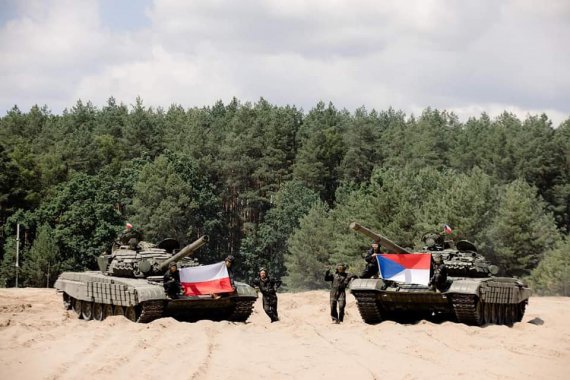 Чехія та Польща передали ЗСУ танки