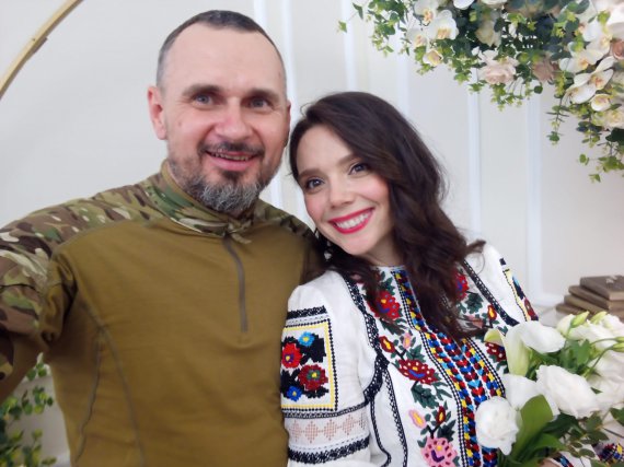 Режиссер Олег Сенцов женился во второй раз. Его избранницей стала юрист и общественная активистка Вероника Уэлч