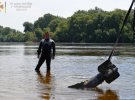 В Чернигове спасатели достали из реки боеприпасы