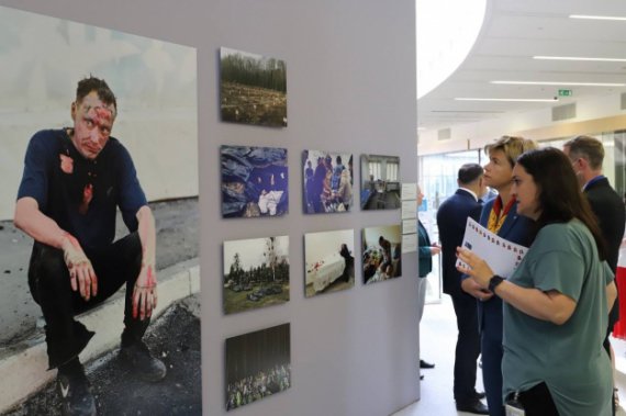 Фотовиставку про воєнні злочини Росії в Україні відкрили у штабквартирі НАТО