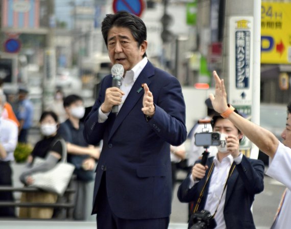 В Японии стреляли в бывшего премьер-министра Синдзо Абэ