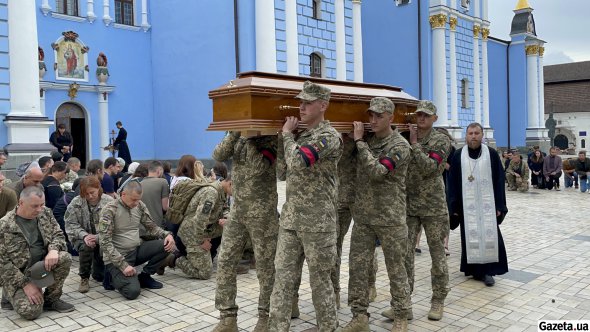 Військовослужбовця поховали у рідному місті Новоград-Волинський