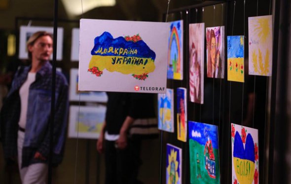 В метро открыли выставку детских рисунков