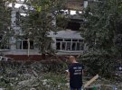 Фронтвумен гурту Kazka Олександра Заріцька показала, як російські окупанти обстріляли її школу в Харкові