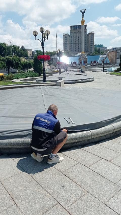 В Киеве ремонтируют фонтаны