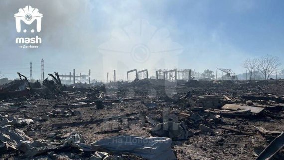 Перші фото із території знищеного складу боєкомплектів росіян у Новій Каховці 