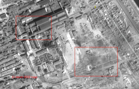 Журналисты указывают, что при ударе по Новой Каховке пострадали цеха завода Укргидромех (верхняя левая часть снимков) и большой ангар (нижняя правая часть снимков)