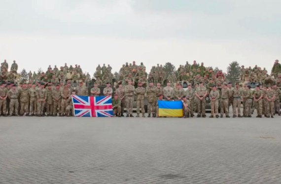 Появились кадры тренировок украинских военных в Британии.
