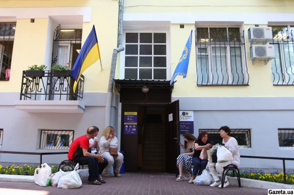 Центр для маріупольців у Києві - вже четвертий хаб, який відкрили в Україні. Такі ж самі вже працюють у Дніпрі, Запоріжжі та Вінниці