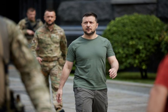 Росія хоче розширити кордони, вважає своєю власністю колишні республіки СРСР. Під ударом можуть бути країни Балтії, Молдова та Польща, заявив президент України Володимир Зеленський під час звернення до НАТО 29 червня 2022 року.