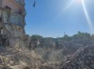 48 вбитих цивільних та понад 525 т розтрощених елементів конструкції будинку, які розібрали рятувальники ДСНС. Такі наслідки воєнного злочину Росії у Часовому Ярі