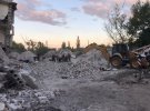 48 вбитих цивільних та понад 525 т розтрощених елементів конструкції будинку, які розібрали рятувальники ДСНС. Такі наслідки воєнного злочину Росії у Часовому Ярі