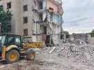 48 вбитих цивільних та понад 525 т розтрощених елементів конструкції будинку, які розібрали рятувальники ДСНС. Такі наслідки воєнного злочину Росії у Часовому Ярі