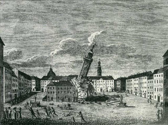 Історичні фото Львівської ратуші: як завалилася, як відбудовували