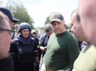 Рятувальники ліквідовують наслідки ракетного удару у Вінниці