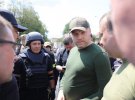 Спасатели ликвидируют последствия ракетного удара в Виннице