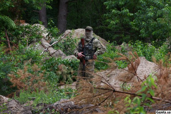 Бійці тренуються щодня, мають свій розпорядок. На світанку партизани виходять на годинну пробіжку