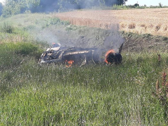 Цивільні чоловіки вирішили поїхати забороненою дорогою, на якій стояла табличка "міни"