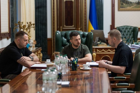Президент Владимир Зеленский встретился с министром внутренних дел Денисом Монастырским в пятницу.