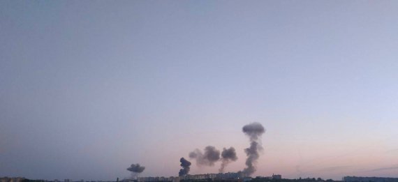 Вечером 15 июля Россия атаковала ракетами Днепр. После "прилетов" начались пожары. О пострадавших пока не сообщается