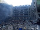 Российские оккупанты 17 июля обстреляли производственную пятиэтажку в Харькове.