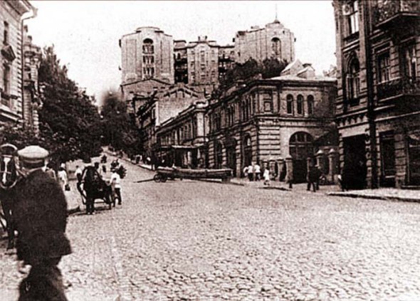 Який вигляд мали перші українські хмарочоси