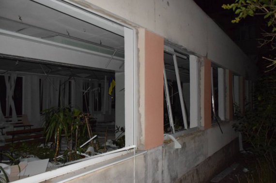Російські окупанти вночі 19 липня вдарили з акваторії Чорного моря сімома ракетами по Одещині. Внаслідок обстрілу постраждали шестеро людей, з них одна дитина