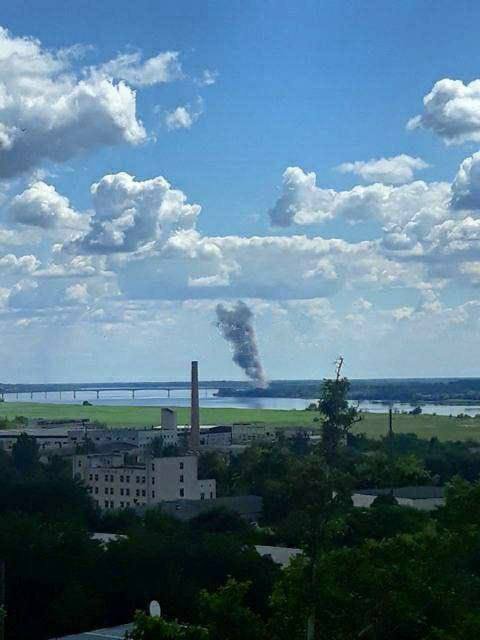 Дым у Антоновского моста в Херсоне 19 июля