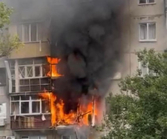 Российские оккупанты обстреляли центр   Краматорска. Начались пожары. Сообщают о по меньшей мере одном погибшем