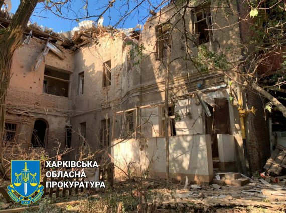 Россияне утром обстреляли Харьков: повредили частный дом и университет