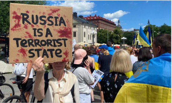 Парламент Украины признал Россию государством-террористом 14 апреля, введя для этого специальный термин в украинском законодательстве