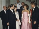 Дружина 35-го президента Сполучених Штатів Джона Кеннеді Джекі вважається однією з модних ікон 1960-х