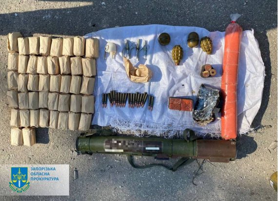 СБУ затримала торгівця зброєю та виявила схрон із засобами ураження на Запоріжжі