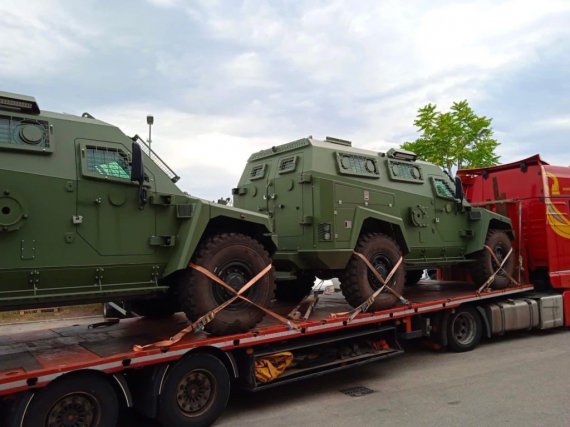 Перші бронеавтомобілі MLS SHIELD вже прибули в Україну. І скоро поїдуть до наших десантників