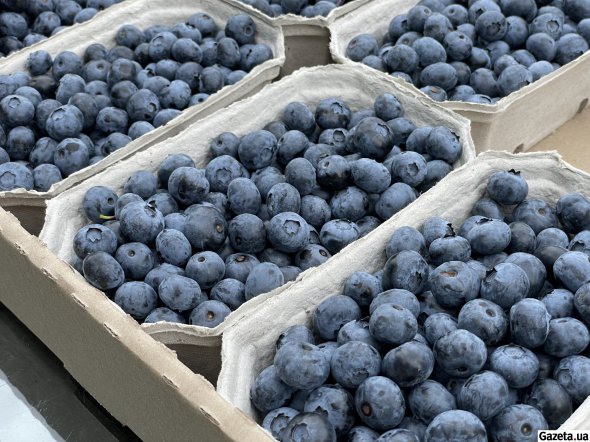 Лохину фермери доставляють у магазини в Києві або продають у роздріб