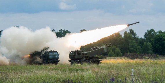 Українські військові швидко опанували американські системи HIMARS.