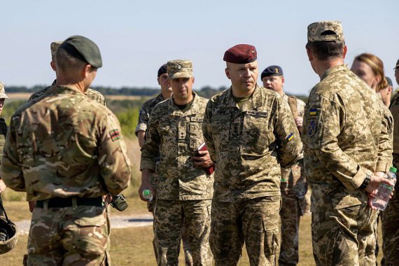 Украинские военнослужащие проходят обучение в Великобритании