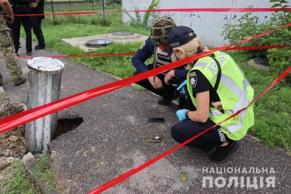 Россияне массированно обстреляли Харьков. С ранениями госпитализировали мужчин 26 и 38 лет и две женщины. Они были на улице