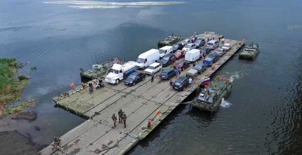  Автомобильный паром на Днепре в Херсонской области 