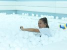 У Вінниці облаштували релакс-сховище – сухий басейн з кульками