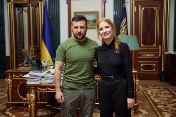 Актриса Джессика Честейн посетила Украину