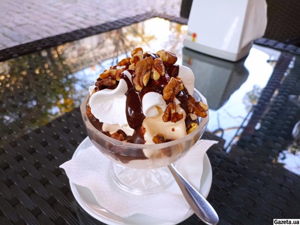 Морозиво "Білочка" - фірмова страва харківського кафе "Кристал" вже понад півстоліття