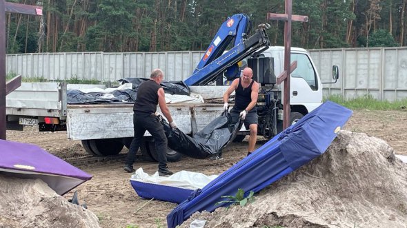 У Бучі поховали 15 людей, тіла яких не впізнали.