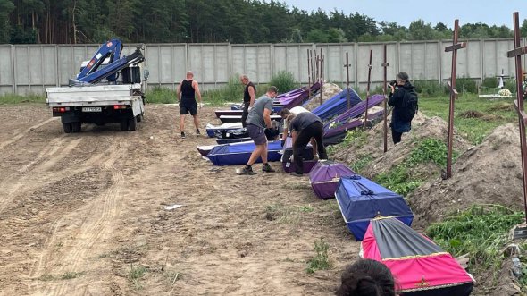 З загиблих – 14 чоловіків та одна жінка.