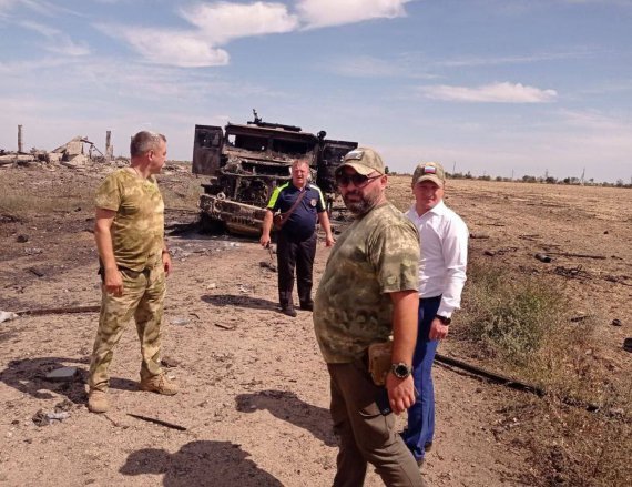 У Новоолексіївці Херсонської області згоріли ангар і техніка окупантів