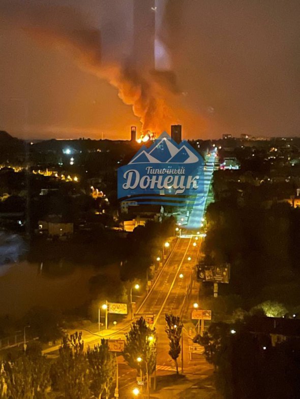 В Донецке горит пивзавод