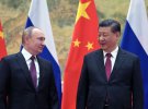 Президент России Владимир Путин и глава Китая Си Цзиньпин позируют для фото во время встречи в Пекине, 4 февраля 2022 года.