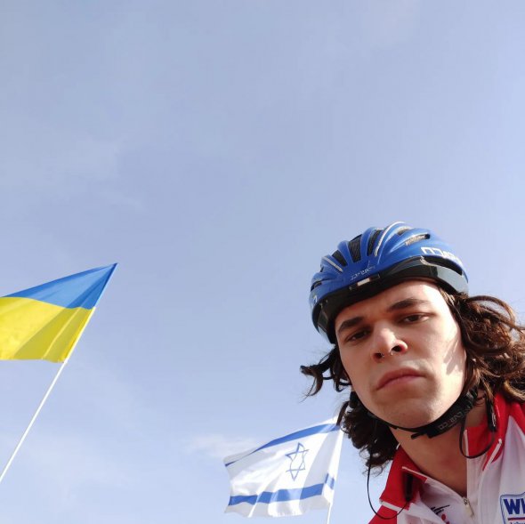 Уже колишній російський велогонщик Михайло Яковлєв підтримує Україну у війні