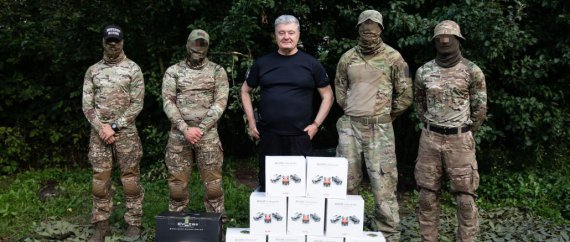 Фонд Порошенко передал бойцам ССО дроны