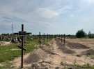 Могили вбитих росіянами українців, яких ніхто не впізнав
